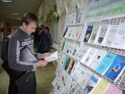 Студенти долучаються до перегляду