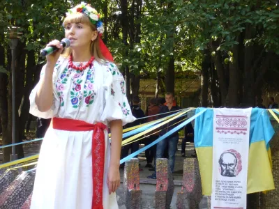 Бібліотекар НТБ Молоченко Світлана розпочала флешмоб твором Т. Г. Шевченка