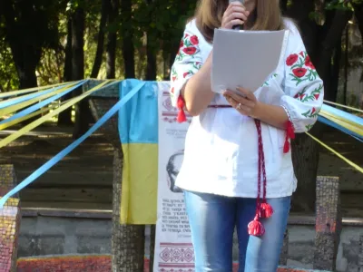 Учасниця заходу Добровольська Оксана декламує твір Т.Г. Шевченка