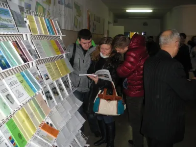 Студенти знайомляться з працями своїх викладачів