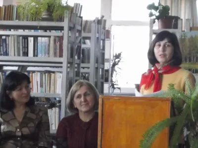 Своїм досвідом ділиться Калінкіна Г.М.- зав. відділом книгозберігання бібліотеки ВНАУ