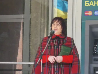 Гол. бібліотекар НТБ Людмила Андронік присвятила вірш М. Лермонтова «Тучи» вимушеним переселенцям