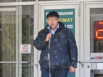 Студент ВНТУ з Китаю декламує вірш рідною мовою