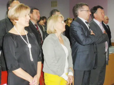 Звучить Гімн України. Урочистості розпочинаються