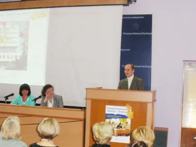 Випускник ВНТУ д. т. н., професор Андрій Яровий зі спогадами про перше знайомство з нашою книгозбірнею