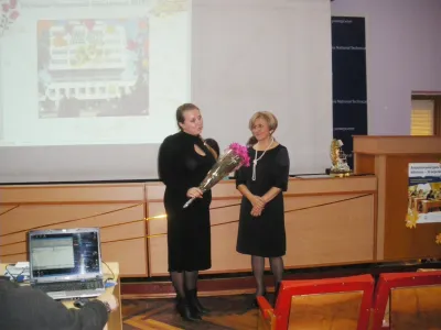 Квіти та привітання від Наталії Пшелуцької – головного спеціаліста відділу культури Тиврівської РДА