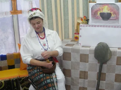 Господиня готується до вечорниць