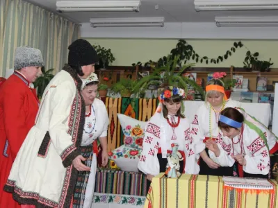 Дівчата ворожать