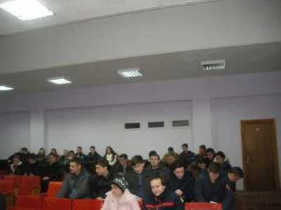 Студентська молодь в очікуванні заходу