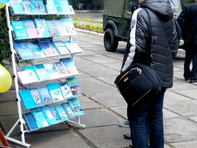 «Щось не бачу. А може вона була не голуба?»