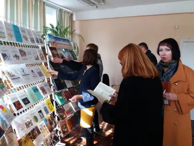 Науковці знайомляться з фаховою літературою