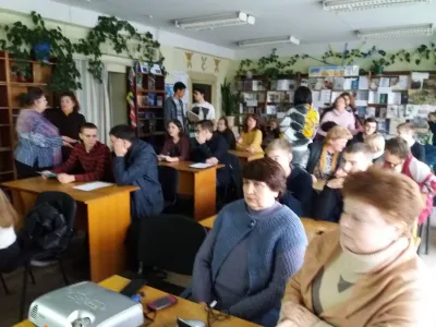 За хвилину до початку вечора