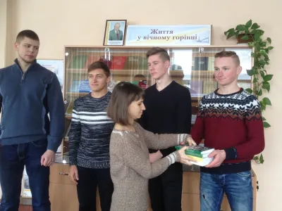 Книги дарувати приємно