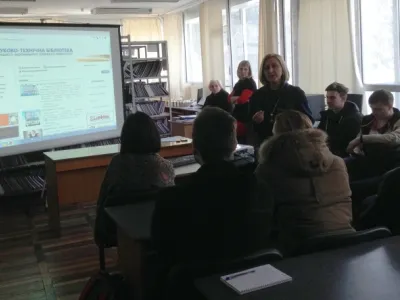 З вступним словом про бібліотеку виступає директор Т. Притуляк