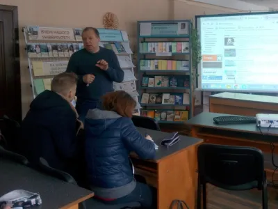 К.т.н., доц., каф. ММЕ Л. Несен дає завдання студентам