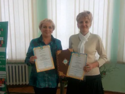 Дипломи авторам Білої вежі... Наталії Таранусі, Ользі Малетіній.