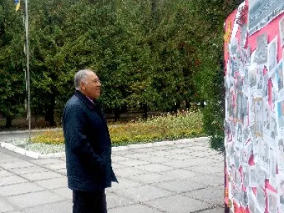 Невже цей парубок кучерявий - я?