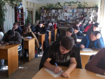 Диктант пишуть студенти
