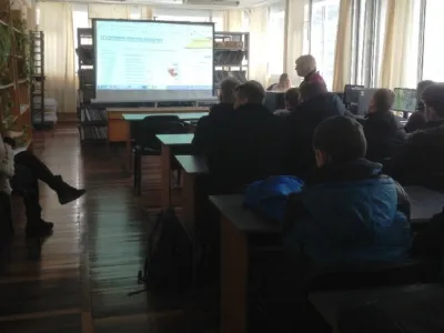 Гол. бібліотекар К. Дєдова під час занять з основ інформаційної культури
