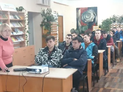 Майбутні інженери-машинобудівники з цікавістю знайомляться з Web-сайтом бібліотеки