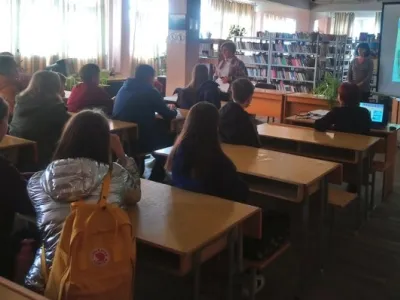 Учні 9-ФХ класу знайомляться з університетською бібліотекою