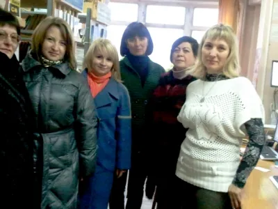 Фото на згадку у відділі обслуговування навчальною літературою