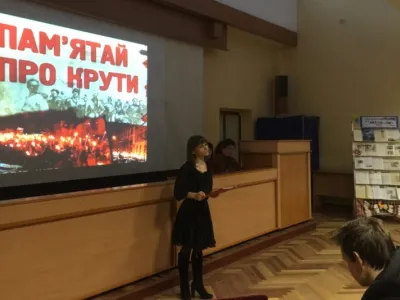 Ольга Немчук декламує вірш про бій під Крутами